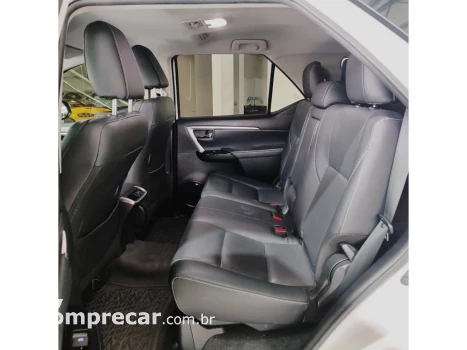 HILUX SW4 2.8 D-4D TURBO DIESEL SRX PLATINUM 7L 4X4 AUTOMÁTI