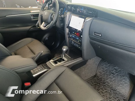 HILUX SW4 2.8 D-4D TURBO SRX 7L 4X4 AUTOMÁTICO