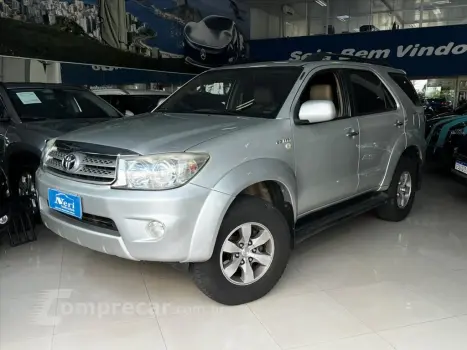 HILUX SW4 2.7 SR 4X2 7 LUGARES 16V GASOLINA 4P AU