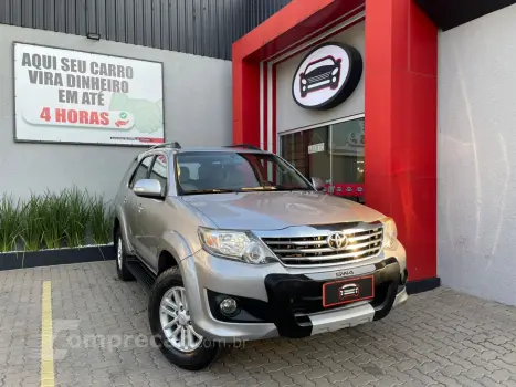 Toyota HILUX SW4 2.7 SR 7 LUGARES 4X2 16V FLEX 4P AUTOMÁTICO 4 portas
