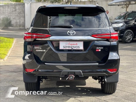 HILUX SW4 2.8 D-4D TURBO DIESEL SRX 7L 4X4 AUTOMÁ