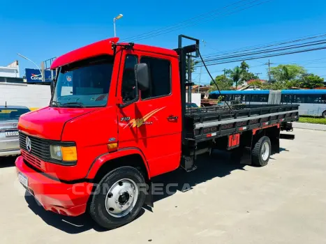 Mercedes-Benz 710 PLUS 2 portas
