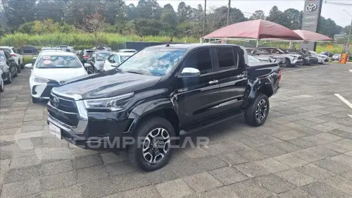 Toyota HILUX 2.8 D-4D TURBO DIESEL CD SRX PLUS 4X4 AUTOM 4 portas