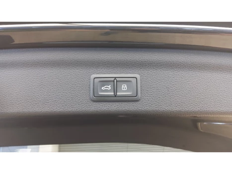 Audi Q3 2.0 40 TFSI GASOLINA PERFORMANCE BLACK QUATTRO TIPTRONIC 4 portas