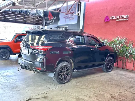 HILUX SW4 2.8 D-4D TURBO DIESEL GR-S 7L 4X4 AUTOMÁTICO