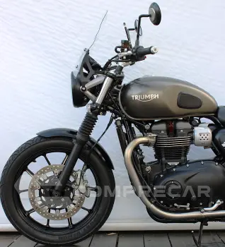 TRIUMPH STREET TWIN