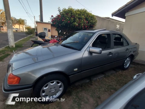 Mercedes-Benz C 180 1.8 Classic Plus 4 portas