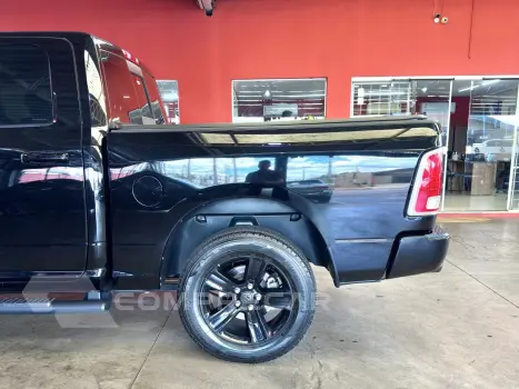 CLASSIC 5.7 V8 GASOLINA LARAMIE NIGHT EDITION CD 4X4 AUTOMÁT