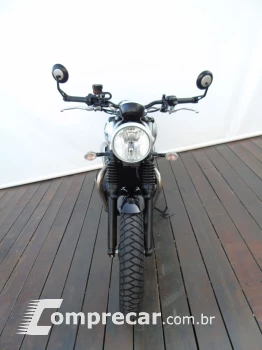 TRIUMPH STREET TWIN
