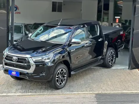 Toyota HILUX CD SRX A 4FD 4 portas