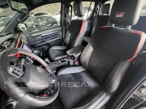 HILUX 2.8 D-4D TURBO DIESEL CD SRX LIMITED 4X4 AUTOMÁTICO