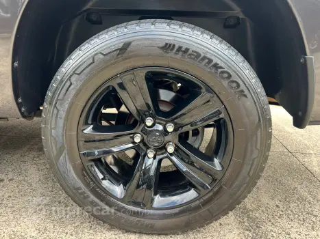 CLASSIC 5.7 V8 Laramie CD 4X4