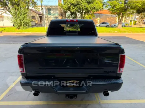 Classic 5.7 V8 Gasolina Laramie Night Edition Cd 4X4 Automát
