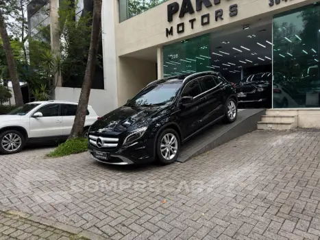 Mercedes-Benz GLA 200 1.6 CGI Enduro 16V Turbo 4 portas