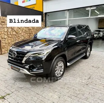 Toyota HILUX SW4 4.0 SRX 4X4 7 Lugares V6 24V 4 portas