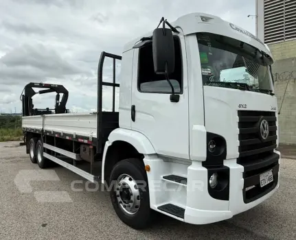 24-250 CONSTELATTION 6x2 TETO BAIXO