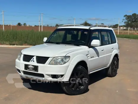 Mitsubishi PAJERO TR4 2.0 4X4 16V 140CV FLEX 4P AUTOMÁTICO 4 portas