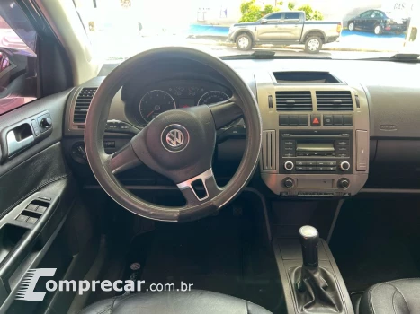 Volkswagen Polo Sedan 2.0 4P COMFORTLINE 5 portas