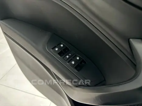 CRONOS DRIVE 1.3 8V Flex Aut.