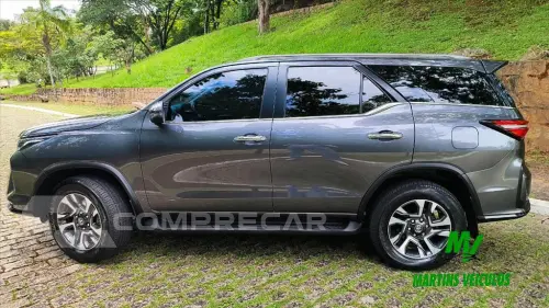 HILUX SW4 2.8 D-4D TURBO DIESEL SRX 4X4 AUTOMÁTICO
