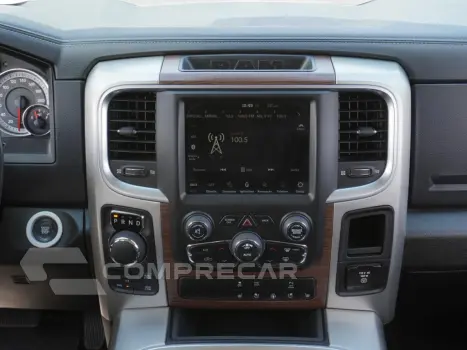 CLASSIC 5.7 V8 GASOLINA LARAMIE NIGHT EDITION CD 4X4 AUTOMÁT