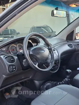 Focus Ghia Sed. 2.0 16V/ 2.0 16V Flex 4p