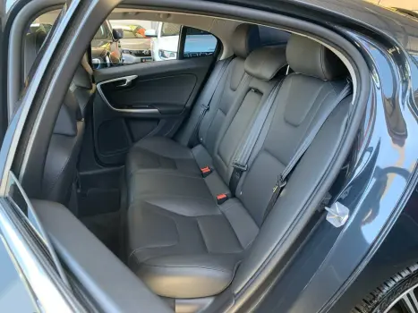 S60 T-4 MOMENTUM 2.0 190cv 4p