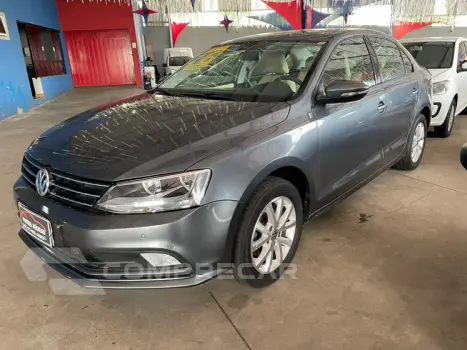 Volkswagen JETTA 4 portas