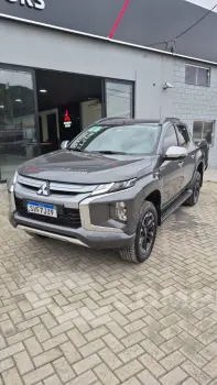 Mitsubishi L200 TRITON 2.4 16V Turbo Sport HPE TOP CD 4X4 4 portas