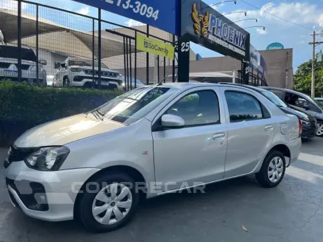 Toyota ETIOS 1.5 X Sedan 16V 4 portas