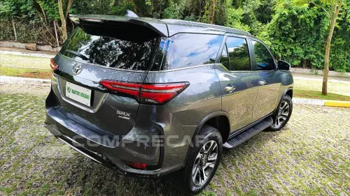 HILUX SW4 2.8 D-4D TURBO DIESEL SRX 4X4 AUTOMÁTICO