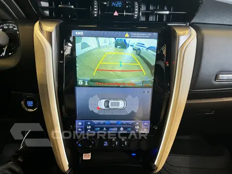 Hilux SW4 2.8 4P SRX 4X4 DIAMOND 7 LUGARES TURBO DIESEL AUTO