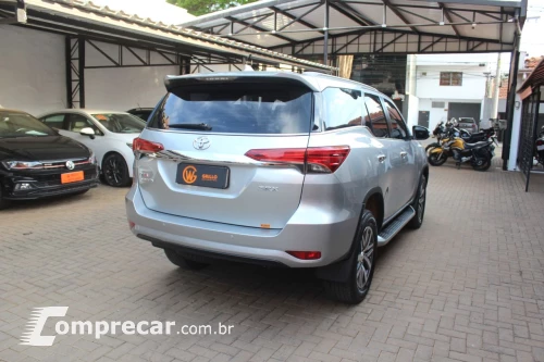 Hilux SW4 2.8 4P SRX 4X4 7 LUGARES TURBO DIESEL AUTOMÁTICO