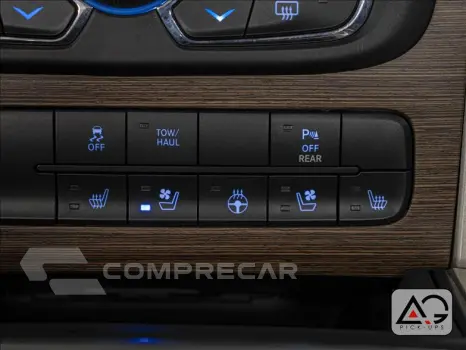 CLASSIC 5.7 V8 Laramie Night Edition CD 4X4