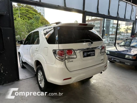 Hilux SW4 SRV D4-D 4x4 3.0 TDI Dies. Aut