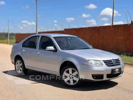 Volkswagen BORA 2.0 MI 8V FLEX 4P AUTOMÁTICO 4 portas