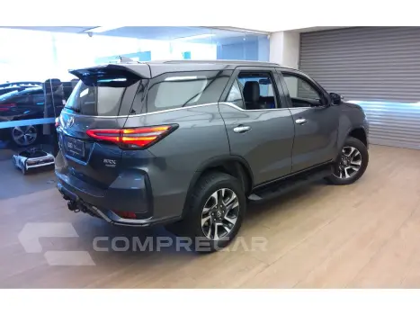 HILUX SW4 2.8 D-4D TURBO DIESEL SRX PLATINUM 7L 4X4 AUTOMÁTI