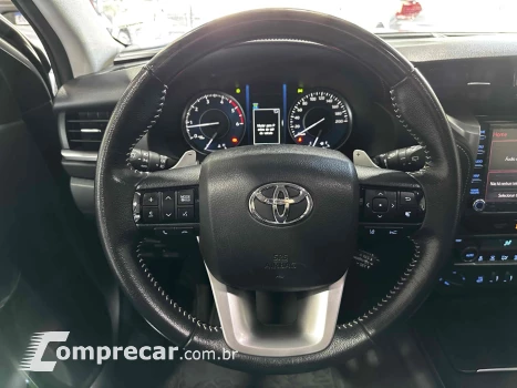 HILUX SW4 2.8 D-4D TURBO DIESEL SRX 7L 4X4 AUTOMÁTICO