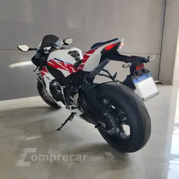 CBR 1000 RR-R FIREBLADE