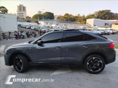 Q3 2.0 40 TFSI Performance Black Quattro