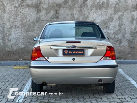 FOCUS 2.0 GHIA SEDAN 16V GASOLINA 4P MANUAL