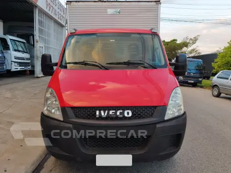 Daily 35s14 + Baú (CNH B)