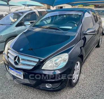 Mercedes-Benz B 180 1.7 4P AUTOMÁTICO 4 portas
