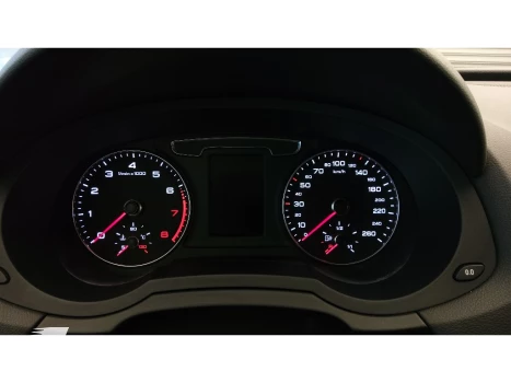 Q3 1.4 TFSI FLEX PRESTIGE PLUS S TRONIC