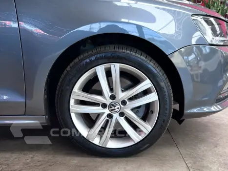 JETTA 2.0 TSI HIGHLINE 211CV GASOLINA 4P TIPTRONIC