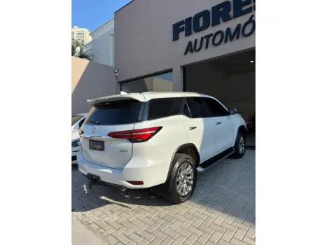 HILUX SW4 2.8 D-4D TURBO DIESEL SRX 7L 4X4 AUTOMÁTICO