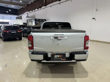 L200 TRITON 2.4 16V Turbo Sport HPE CD 4X4