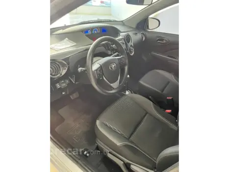 ETIOS 1.5 X PLUS 16V FLEX 4P AUTOMÁTICO