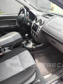 FIESTA 1.6 MPI Class Hatch 8V