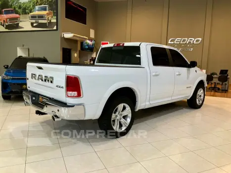 1500 5.7 V8 CLASSIC LARAMIE CABINE DUPLA 4X4 AUTOMÁTICO